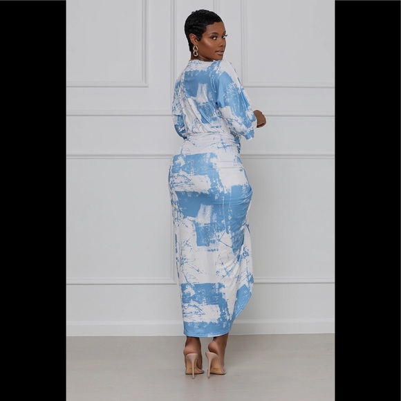 🆕 Lilly’s Kloset Midi Dress - Picture 2 of 4